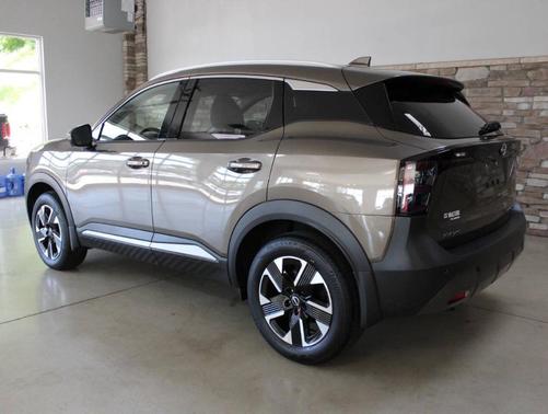 Bronze 2025 Nissan Kicks SR