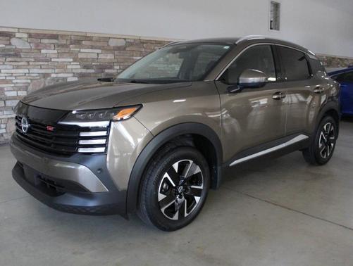 Bronze 2025 Nissan Kicks SR