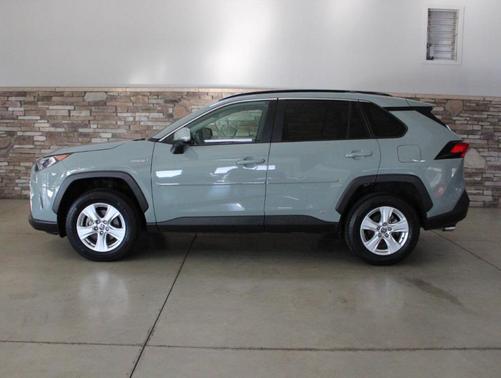 2021 Toyota RAV4 Hybrid XLE