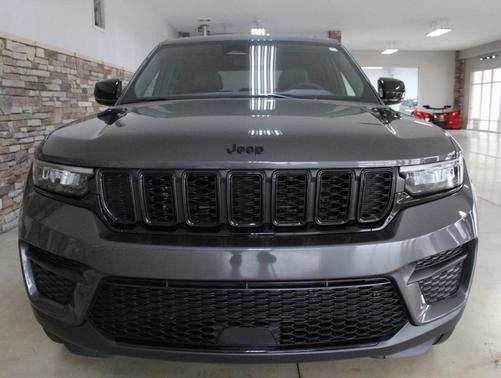 Gray 2023 Jeep Grand Cherokee Laredo