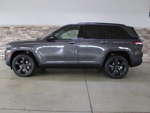 Gray 2023 Jeep Grand Cherokee Laredo