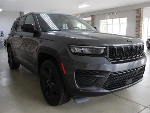 Gray 2023 Jeep Grand Cherokee Laredo