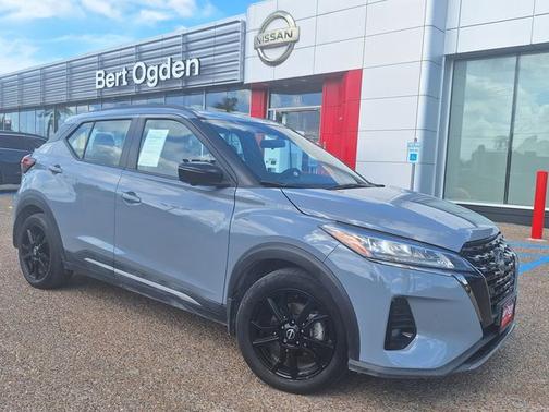 Boulder Gray Metallic 2024 Nissan Kicks SR