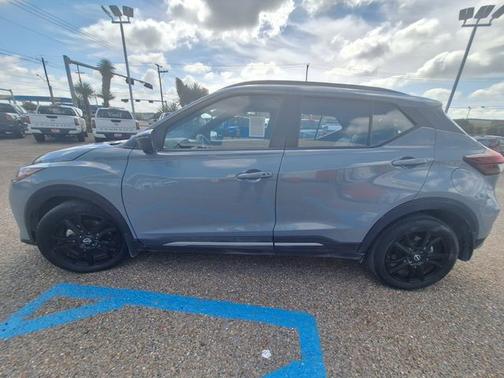Boulder Gray Metallic 2024 Nissan Kicks SR