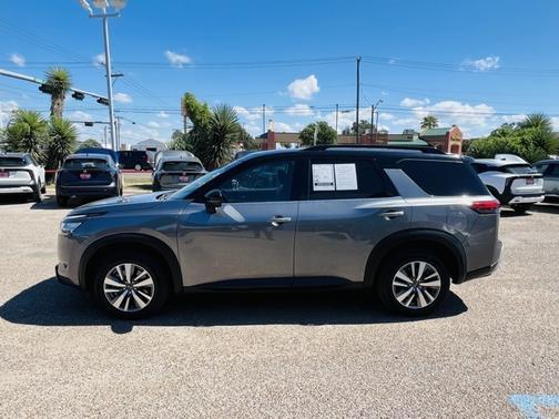 2023 Nissan Pathfinder SL