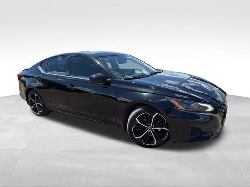 Black 2024 Nissan Altima 2.5 SR