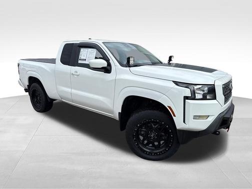 Glacier White 2023 Nissan Frontier SV
