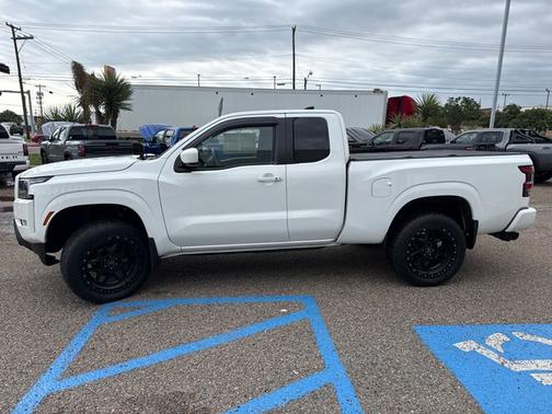 Glacier White 2023 Nissan Frontier SV