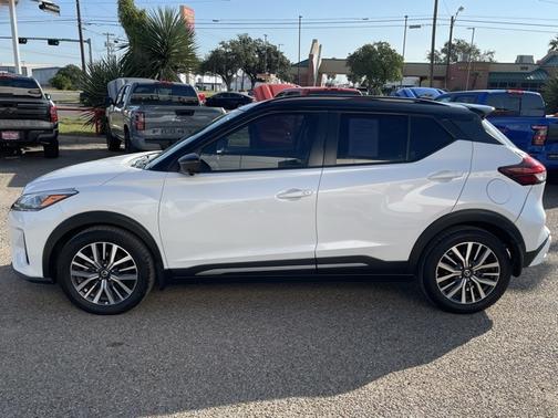 2021 Nissan Kicks SR