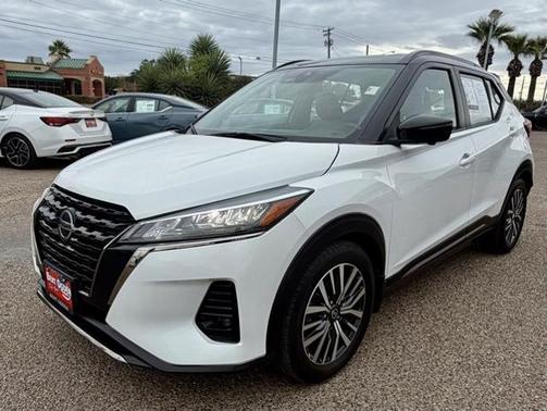 2021 Nissan Kicks SR