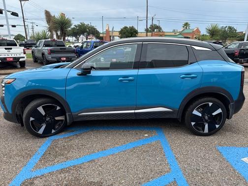 2t Ice Blk Roof 2025 Nissan Kicks SR