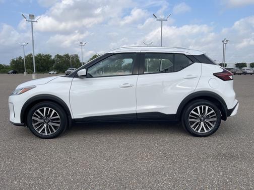 2022 Nissan Kicks SV