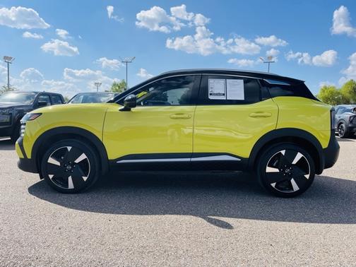 2025 Nissan Kicks SR