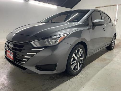 Gun Metallic 2024 Nissan Versa 1.6 SV