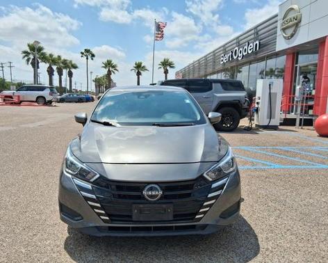 Gun Metallic 2024 Nissan Versa 1.6 SV