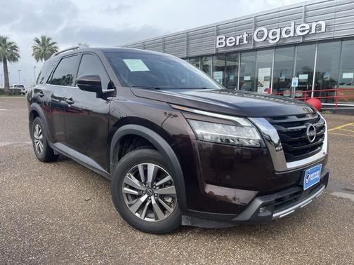 2022 Nissan Pathfinder SL