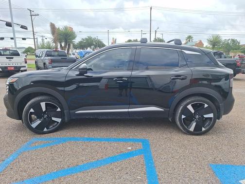 Super Black 2025 Nissan Kicks SR