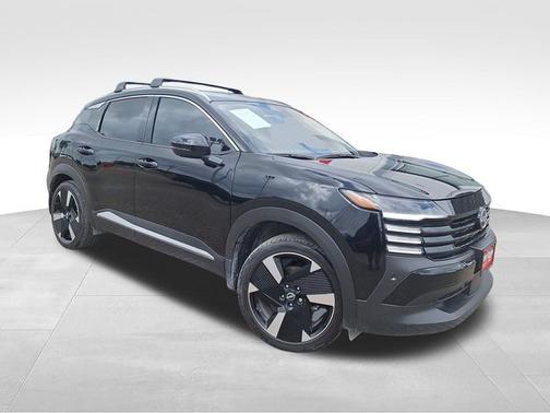 Super Black 2025 Nissan Kicks SR