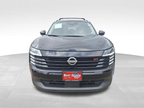 Super Black 2025 Nissan Kicks SR