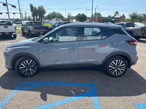 Boulder Gray Pearl 2023 Nissan Kicks SV