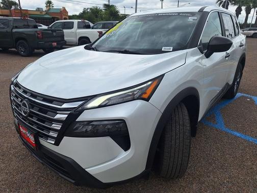 Everest White P 2025 Nissan Rogue S