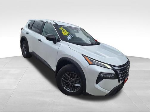 Everest White P 2025 Nissan Rogue S