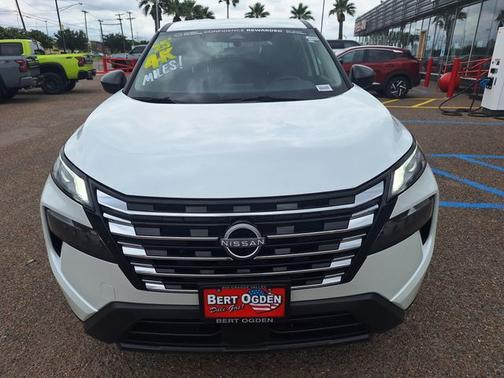 Everest White P 2025 Nissan Rogue S