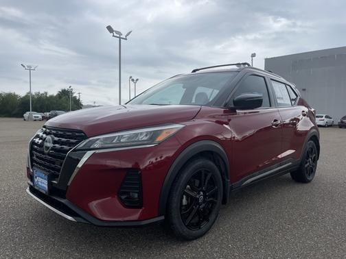 2022 Nissan Kicks SR