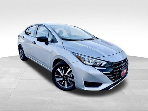 Brilliant Silver Metallic 2025 Nissan Versa 1.6 SV