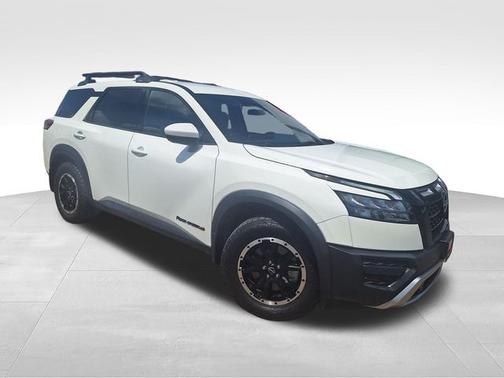 Glacier White 2024 Nissan Pathfinder Rock Creek