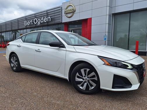 Glacier White 2024 Nissan Altima 2.5 S