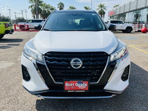 2021 Nissan Kicks SR