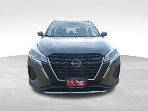 Gun Metallic 2024 Nissan Kicks SV