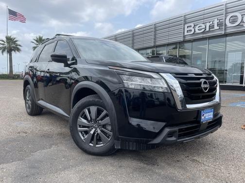 2022 Nissan Pathfinder SV