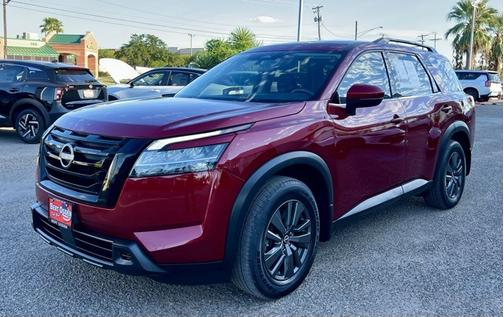 2022 Nissan Pathfinder SV