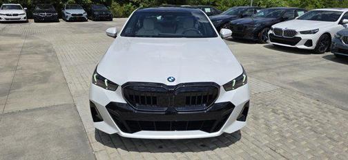 Mineral White Metallic 2026 BMW 530 530i