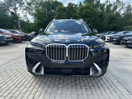 Black Sapphire Metallic 2024 BMW X7 xDrive40i