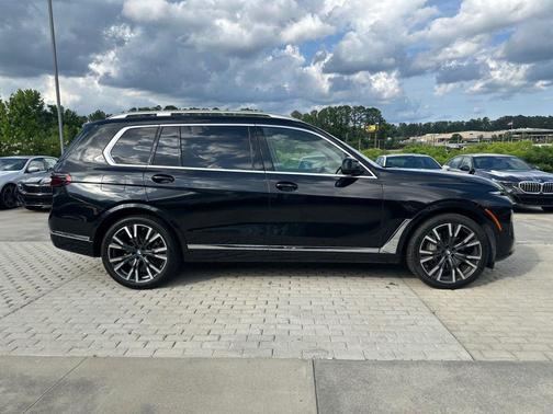Black Sapphire Metallic 2024 BMW X7 xDrive40i