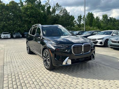 Black Sapphire Metallic 2024 BMW X7 xDrive40i