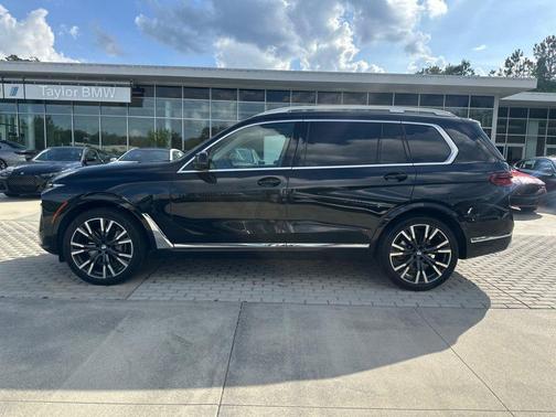 Black Sapphire Metallic 2024 BMW X7 xDrive40i