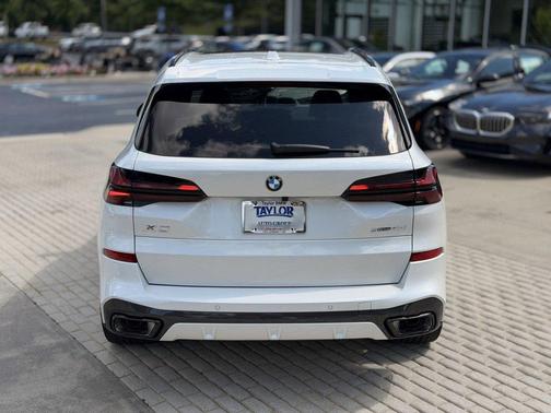 Mineral White Metallic 2026 BMW X5 sDrive40i