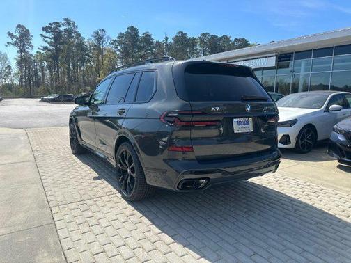 Dravit Grey Metallic 2026 BMW X7 M60i