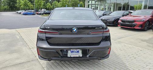 Black Sapphire Metallic 2026 BMW i7 xDrive60