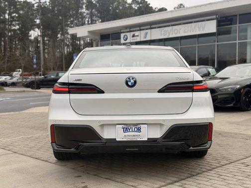 2026 BMW 750e i xDrive