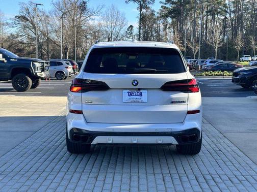 2024 BMW X5 M60i