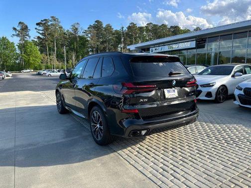 Black Sapphire Metallic 2026 BMW X5 sDrive40i