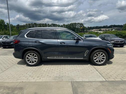Gray 2022 BMW X5 sDrive40i