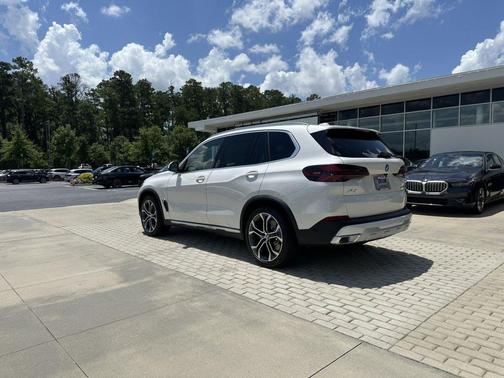 Mineral White Metallic 2026 BMW X5 PHEV xDrive50e