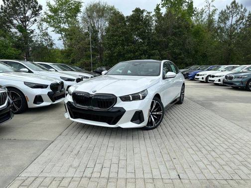 Mineral White Metallic 2026 BMW 530 530i