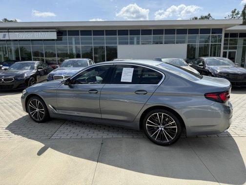 2022 BMW 530 i